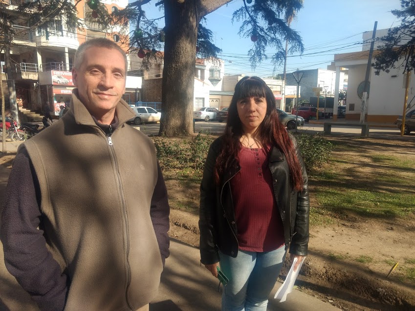 Padres y alumnos de la Escuela Primaria 5 marcharon por robos reiterados en la zona