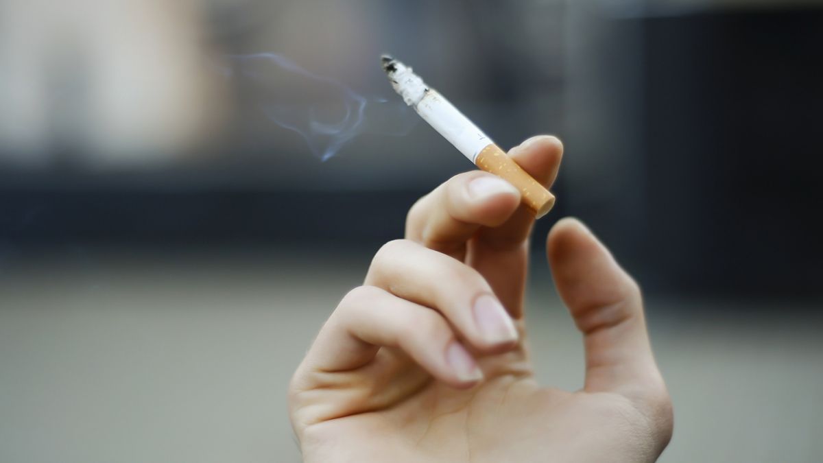 ¿El humo del cigarrillo puede transportar coronavirus?