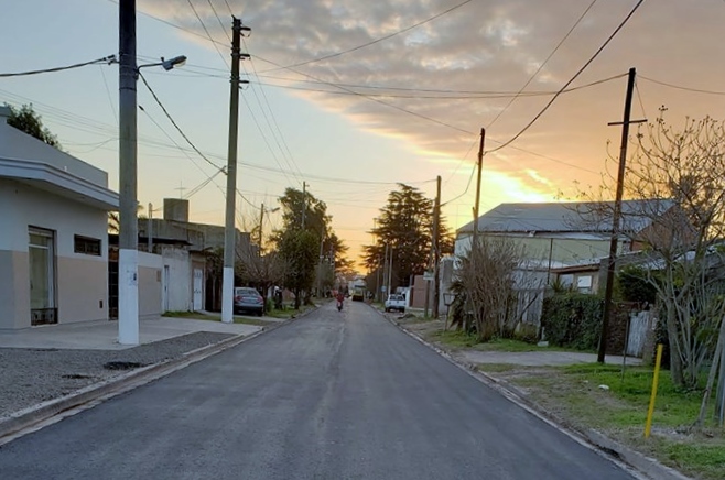 Se terminó de asfaltar una importante calle de conexión para el ingreso al centro