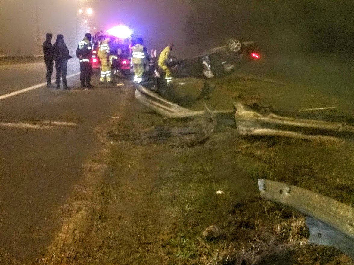 Despiste y vuelco en la Autopista del Oeste