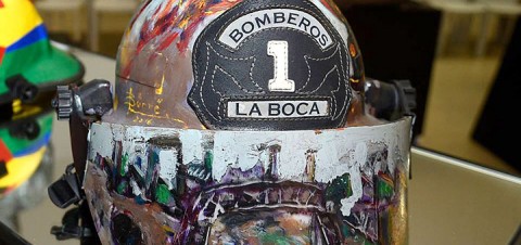 Desde hoy, se exhibirán cascos de Bomberos de La Boca intervenidos artísticamente