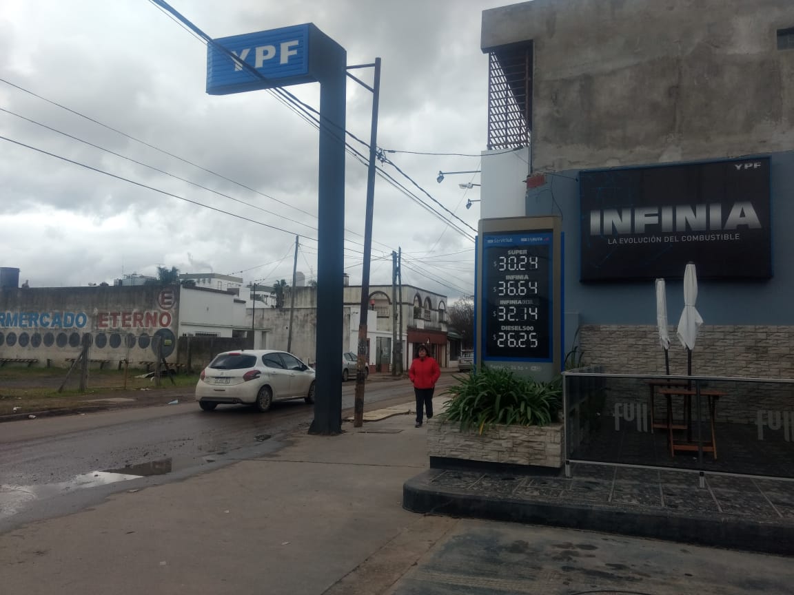 Marzo empezaría con otra suba de combustibles