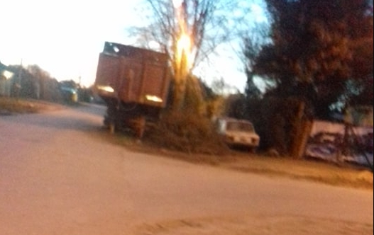 reclamo-trailer-calle-parque-irigoyen