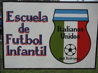 Robaron y produjeron destrozos en un club de fútbol infantil local