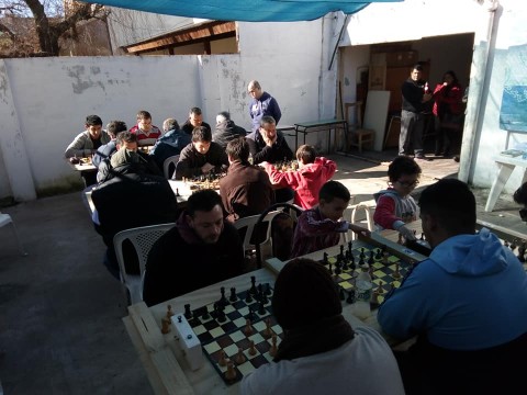Con un concurrido torneo, se inauguró una Escuela de Ajedrez