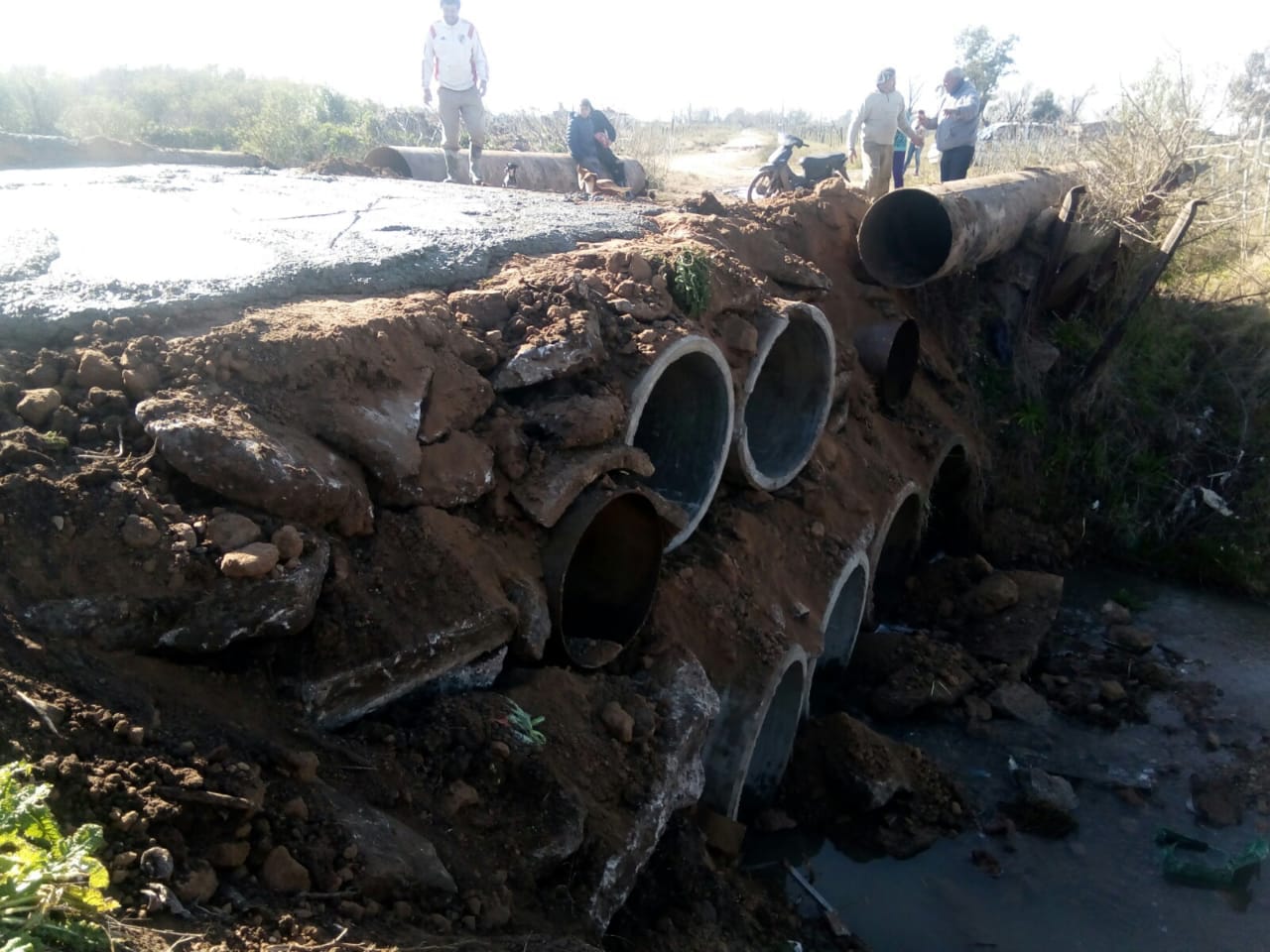 Tras meses de reclamos, arreglaron el puente del barrio San Carlos