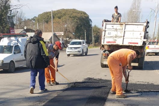 Avanzan con un bacheo provisorio del tramo complicado de la Ruta 7