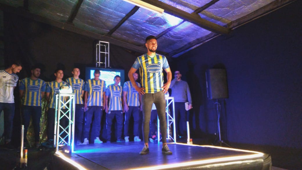 Alem presentó su nueva indumentaria para la temporada 2018/2019