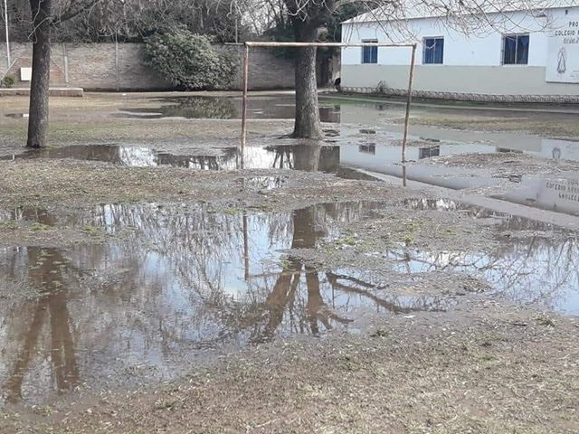 La desidia, también en las escuelas privadas: quejas por el estado de un colegio del barrio Raffo