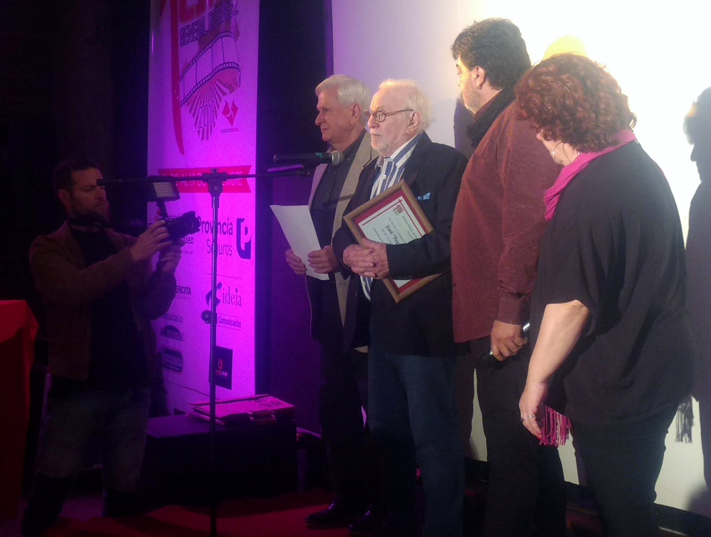 ‘Pepe’ Soriano pasó por el FeNaCi emocionando a la concurrencia y pidiendo un teatro