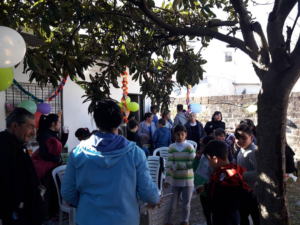Dar y recibir: un lugar hecho a pulmón para ayudar a los más necesitados