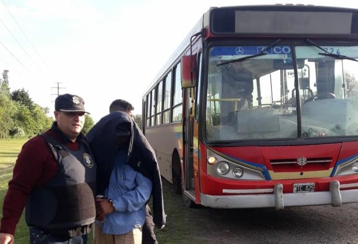 Un chofer de La Perlita fue detenido con droga arriba del colectivo y en pleno recorrido