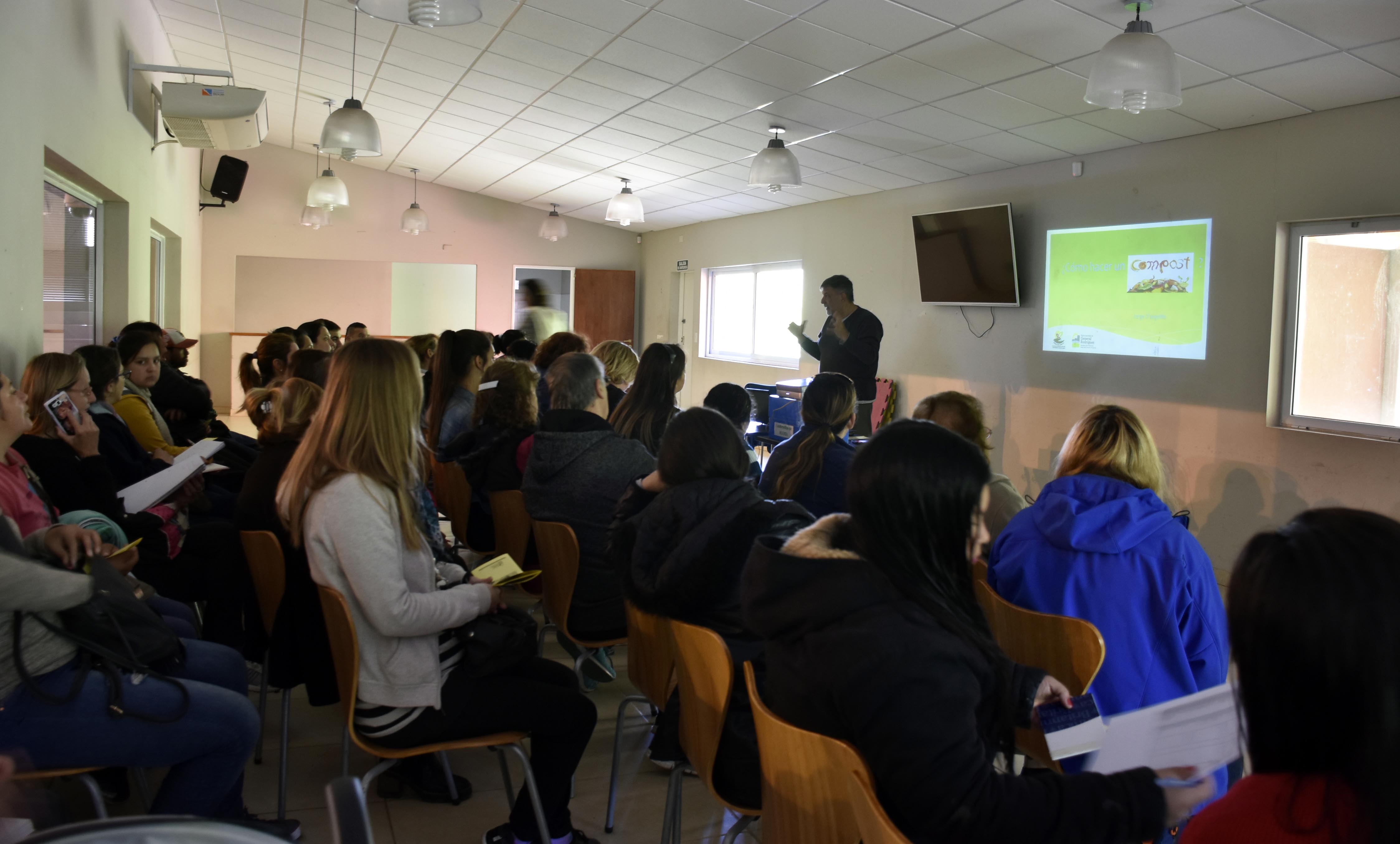 Amplia convocatoria en el Taller de Huerta Orgánica y no quedan cupos para la próxima
