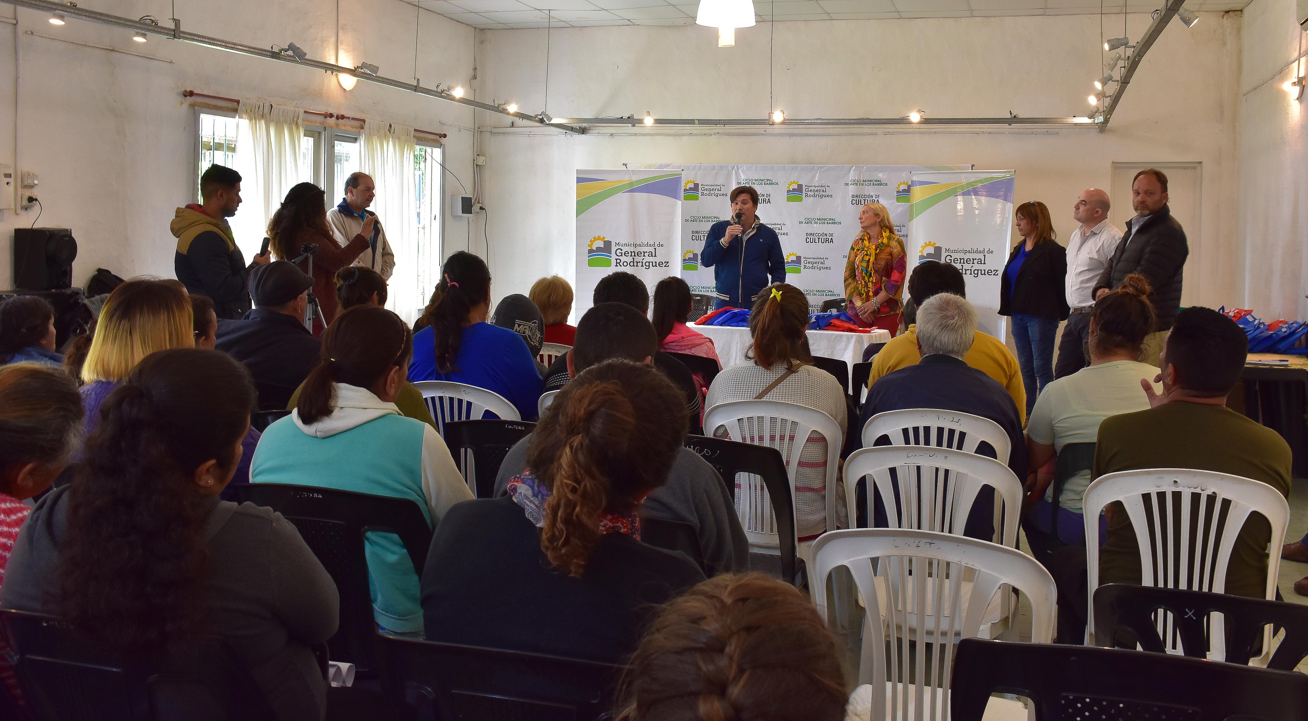 La secretaría de Salud entregó más lentes
