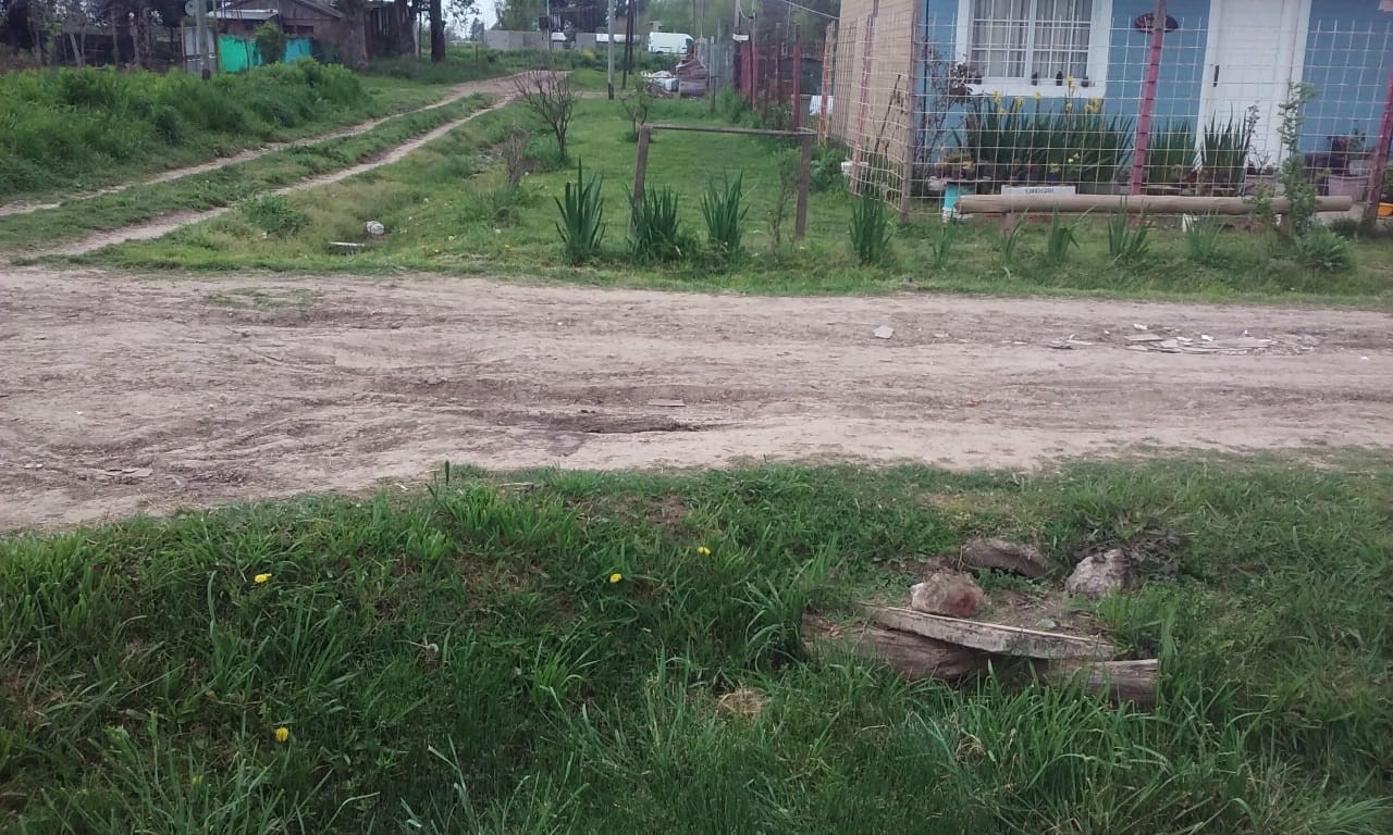 Vecina reclama que debió pagar multa por tapar una zanja pluvial mal realizada