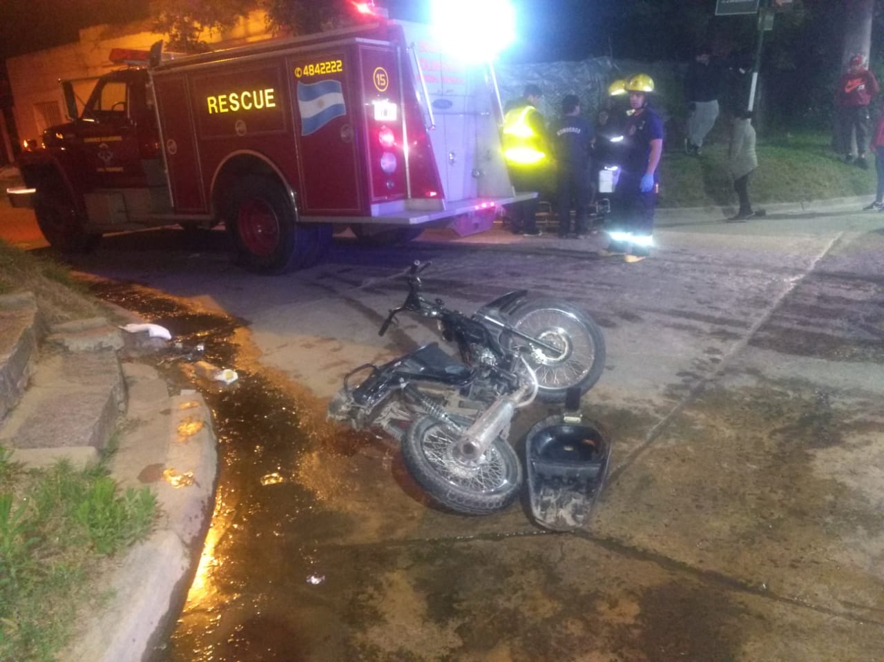 Motos en picada provocaron un accidente en esquina céntrica