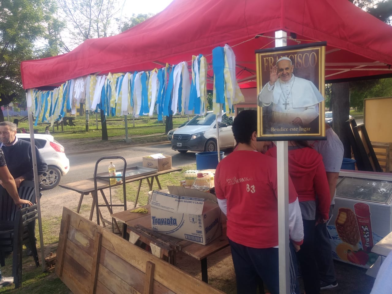 Comienzan a instalarse los primeros puestos de venta callejeros para la Peregrinación Juvenil