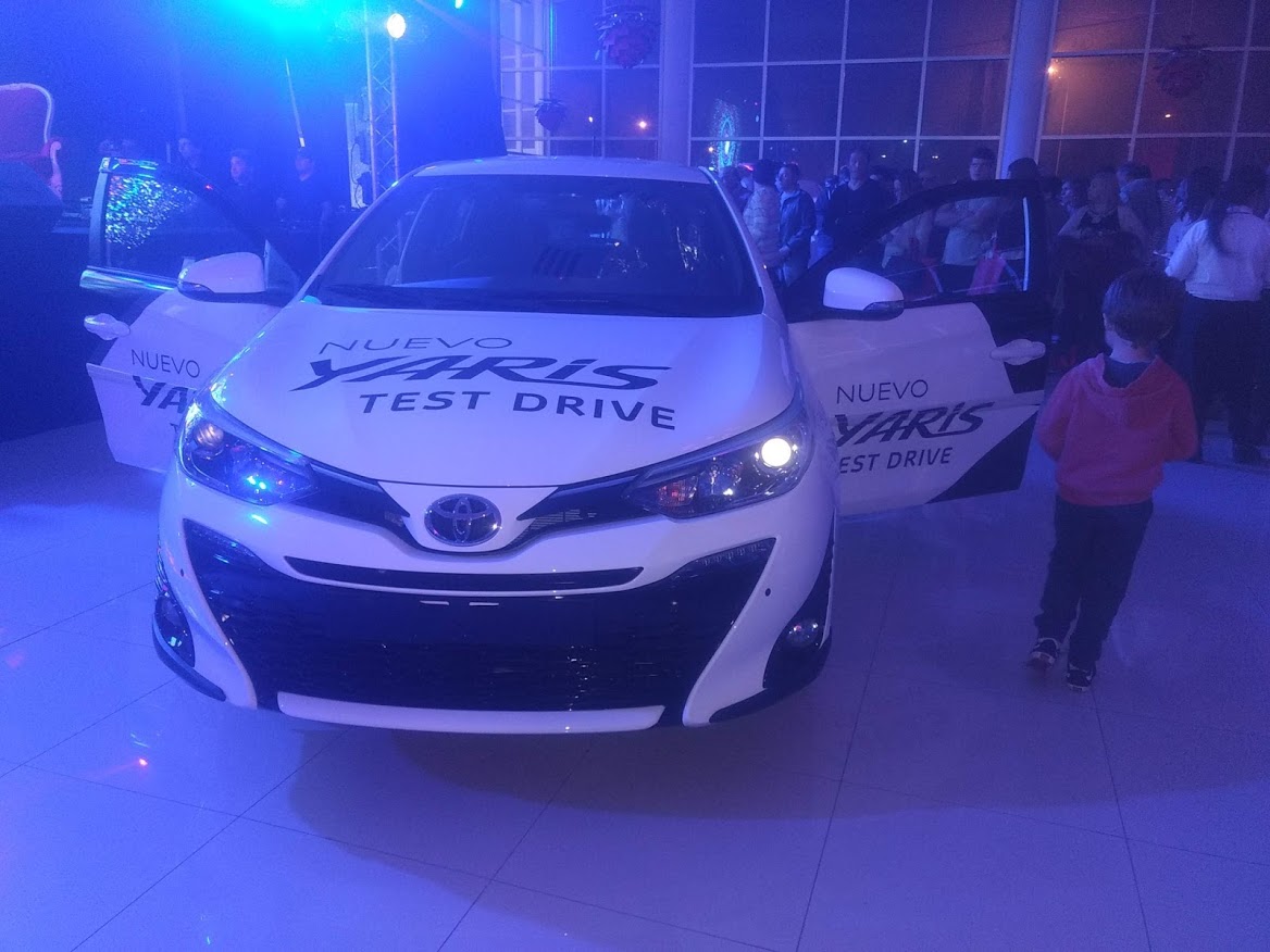Llegó el nuevo Toyota Yaris con varias versiones y un diseño más atractivo