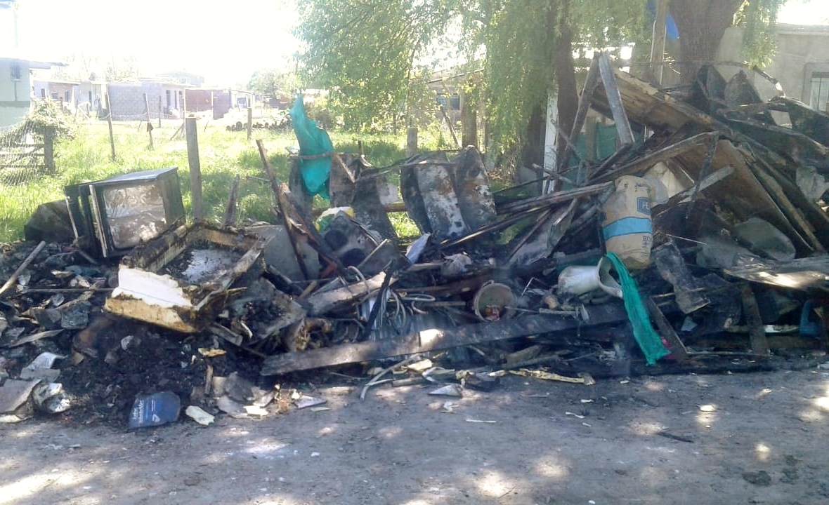 Una familia entera perdió su casa tras un incendio
