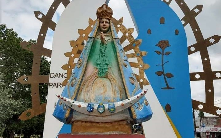 Vandalismo sobre el Monumento a la Virgen y restauración espontánea