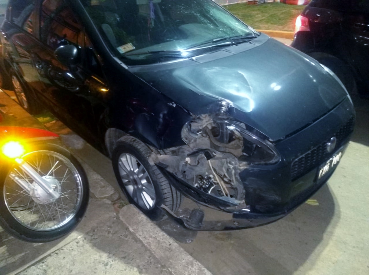Motociclista chocó con un Fiat Punto cerca de la estación y terminó herido