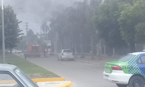 Incendio en un conocido depósito sobre la Avenida España