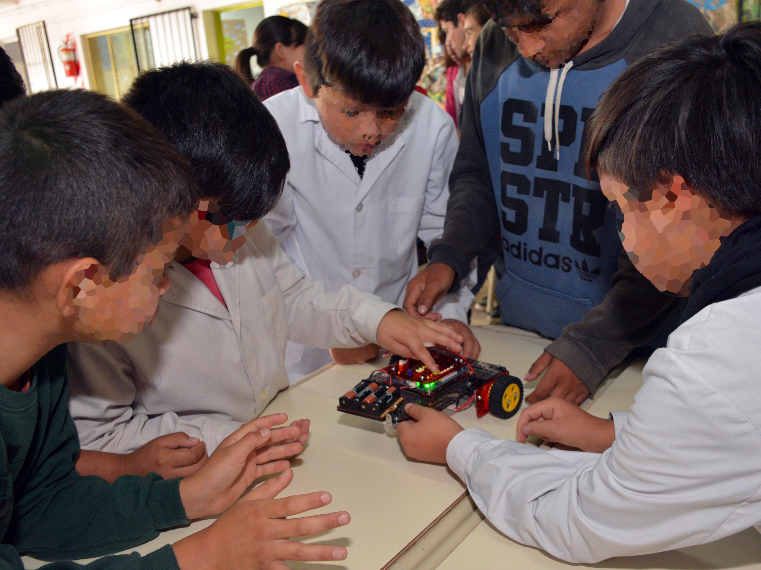 Una escuela rodriguense recibió kits de robótica