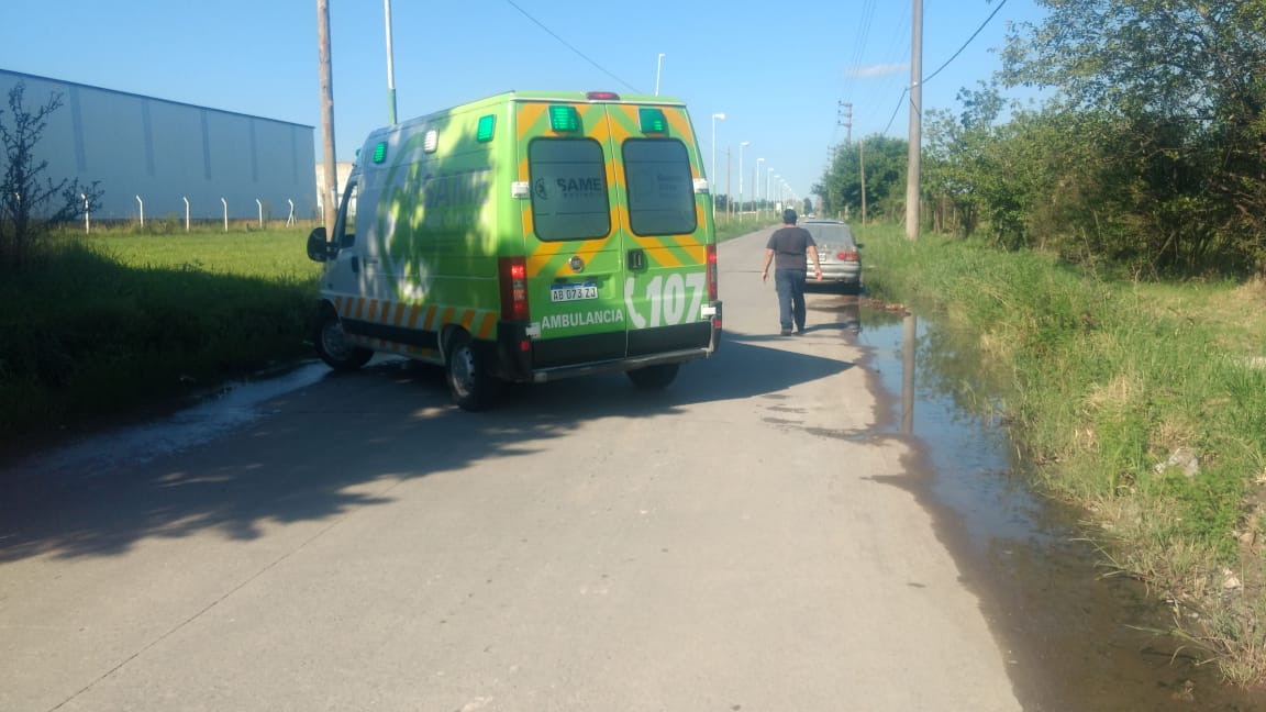 Un hombre sufrió golpes al chocar su moto con un auto en calle Corrientes