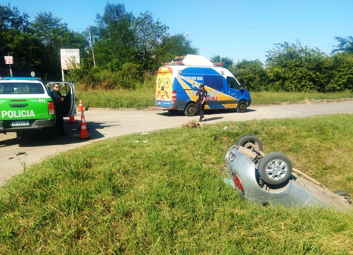 Despiste, vuelco y tragedia en la Colectora Norte