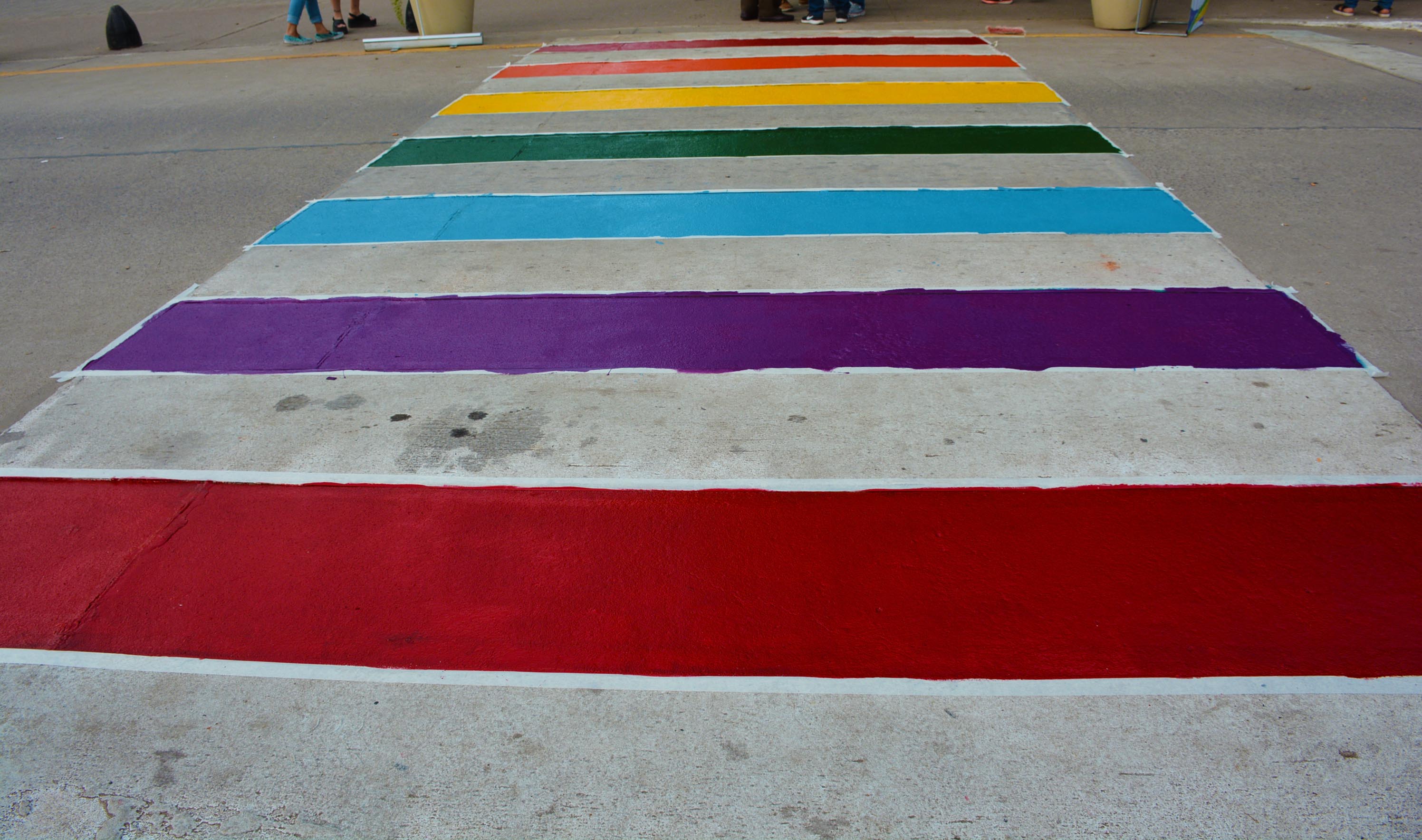 Se pintó una "Senda de la Diversidad" en el centro de la ciudad