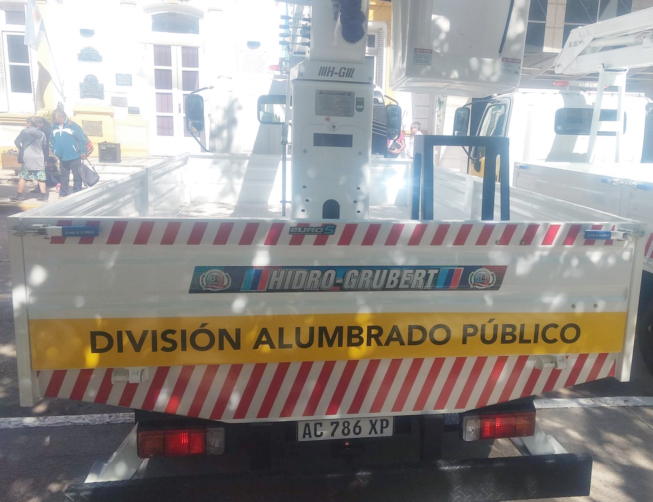 SE-PRESENTARON-DOS-NUEVAS-UNIDADES-DIVISIÓN-ALUMBRADO-PÚBLICO-7