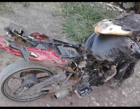 moto-tras-acccidente-en-picada-en-autopista