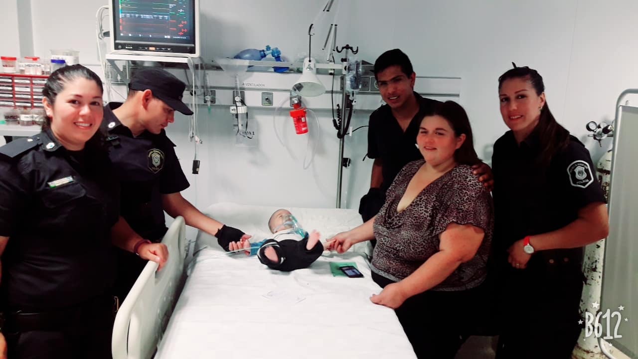 Bebé de 3 meses no reaccionaba y fue asistido por policías que ayudaron a salvarlo