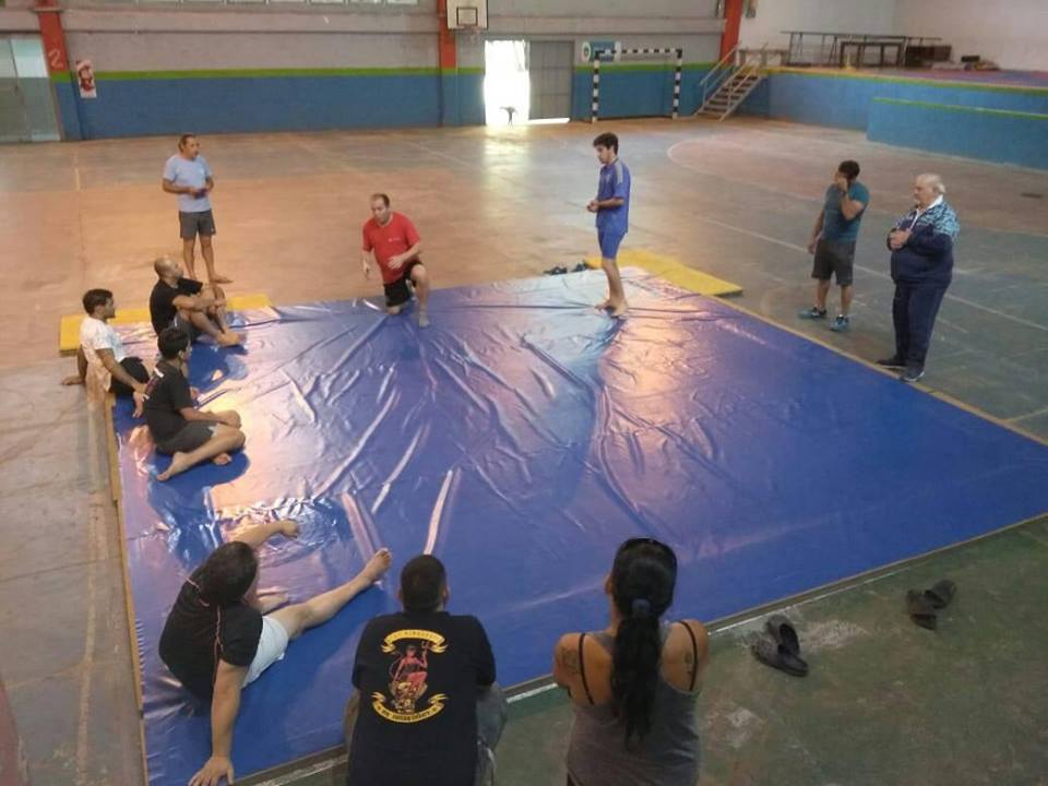 Se desarrolló un seminario de Lucha Olímpica en el Polideportivo Municipal