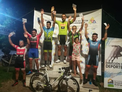 Se llevó a cabo la 1ª Competencia Nocturna de Ciclismo en Gral. Rodríguez