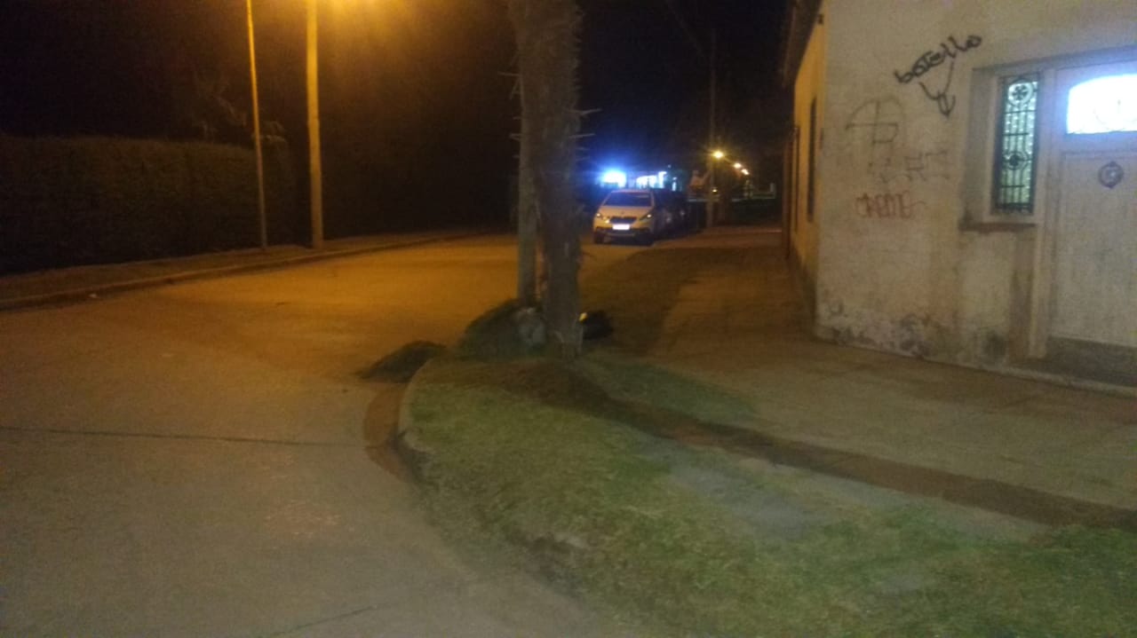 Motochorro hirió a una mujer policía con una cuchilla