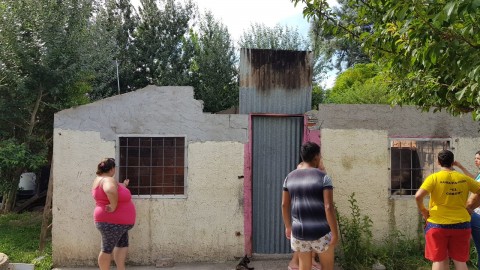 Se incendió una casa en el barrio El Ombú y creen que fue intencional