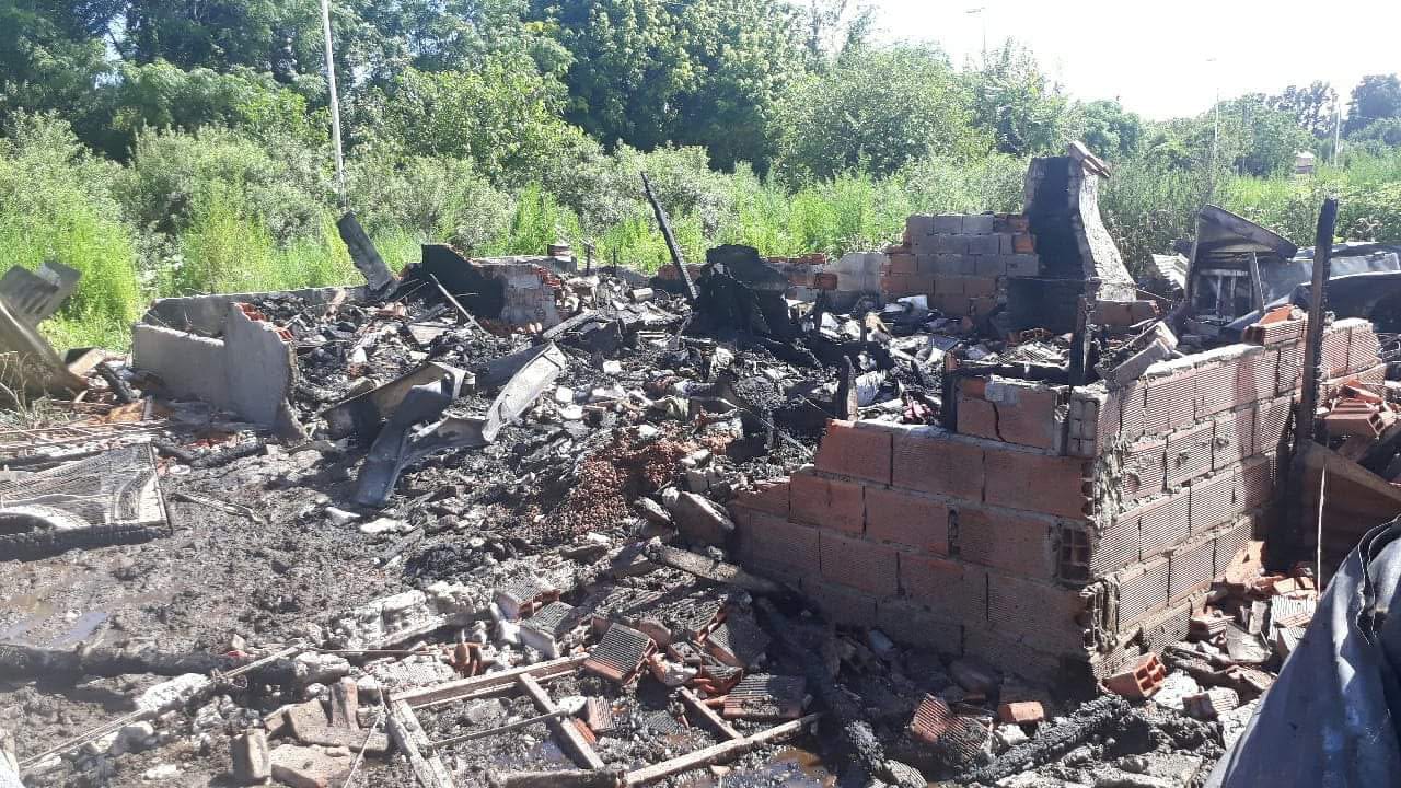 Una conocida vecina se encuentra internada tras el incendio de su casa en el barrio San Carlos