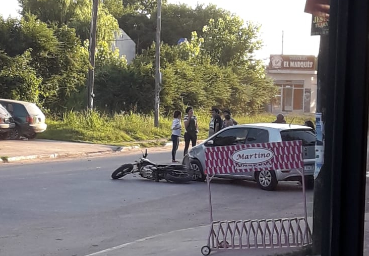 choque-moto-auto-leloir-2019-1