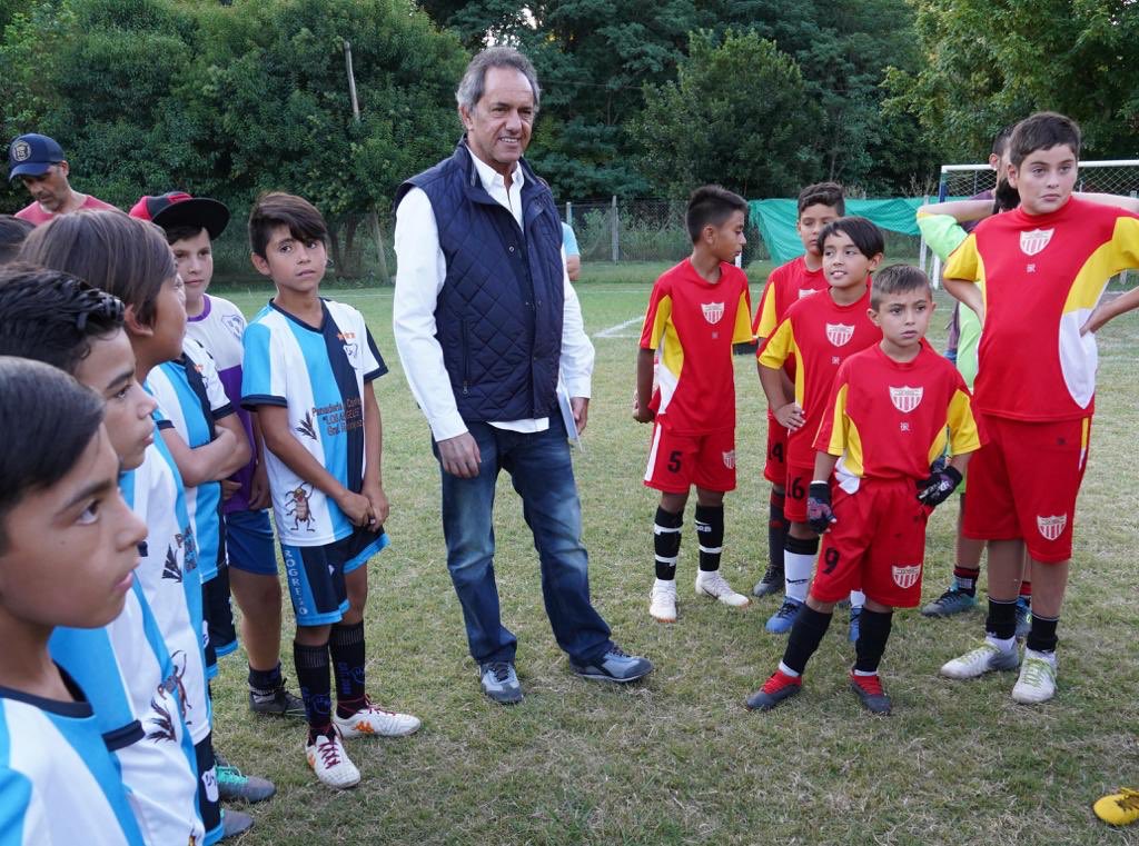 Scioli estuvo en Rodríguez acompañado de un concejal y un ex Intendente