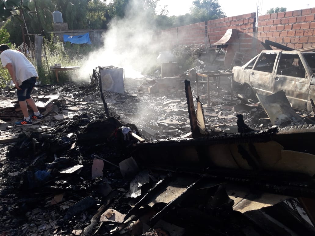 Una familia perdió todo en un incendio en Maravillas del Oeste