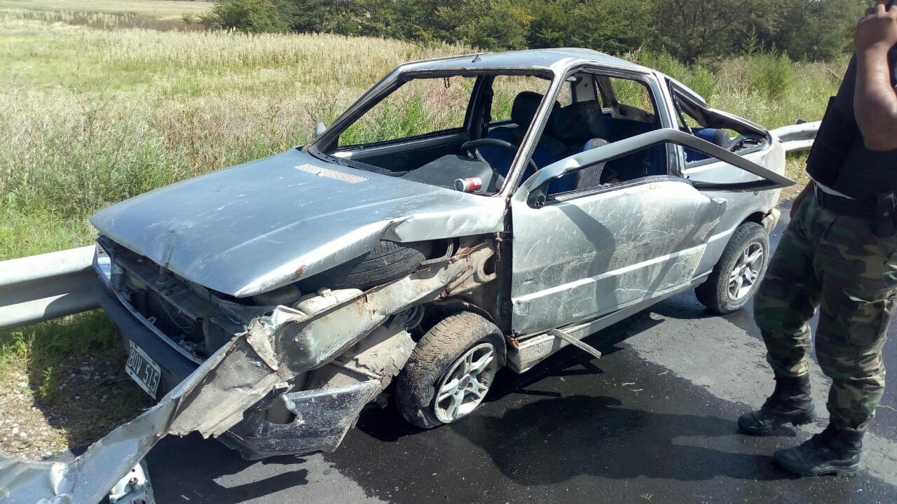 Accidente con vuelco en Ruta 6, cerca del aeroclub