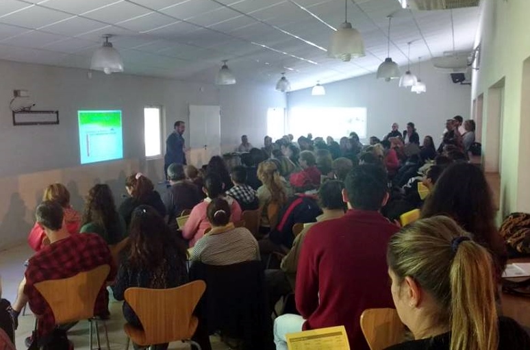 Amplia convocatoria en la primera clase del Taller de Huerta Familiar