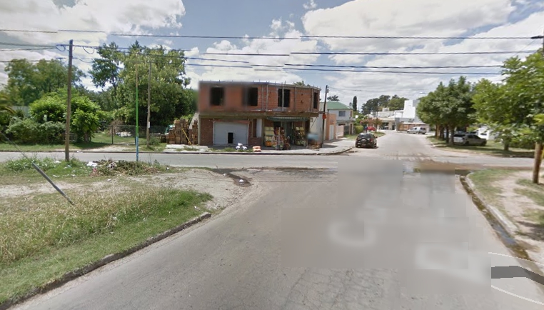 Motociclista llevaba a dos adolescentes, chocó con un auto y las abandonó heridas