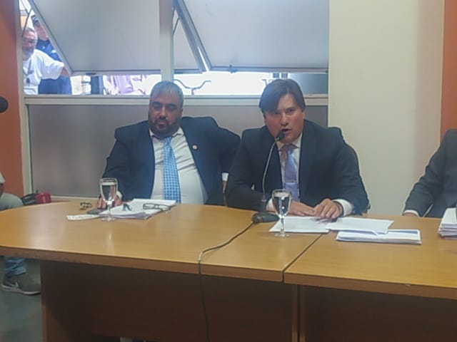 Abrieron las sesiones: Un largo repaso, anuncios, indirectas, ruido y clima hostil en el HCD