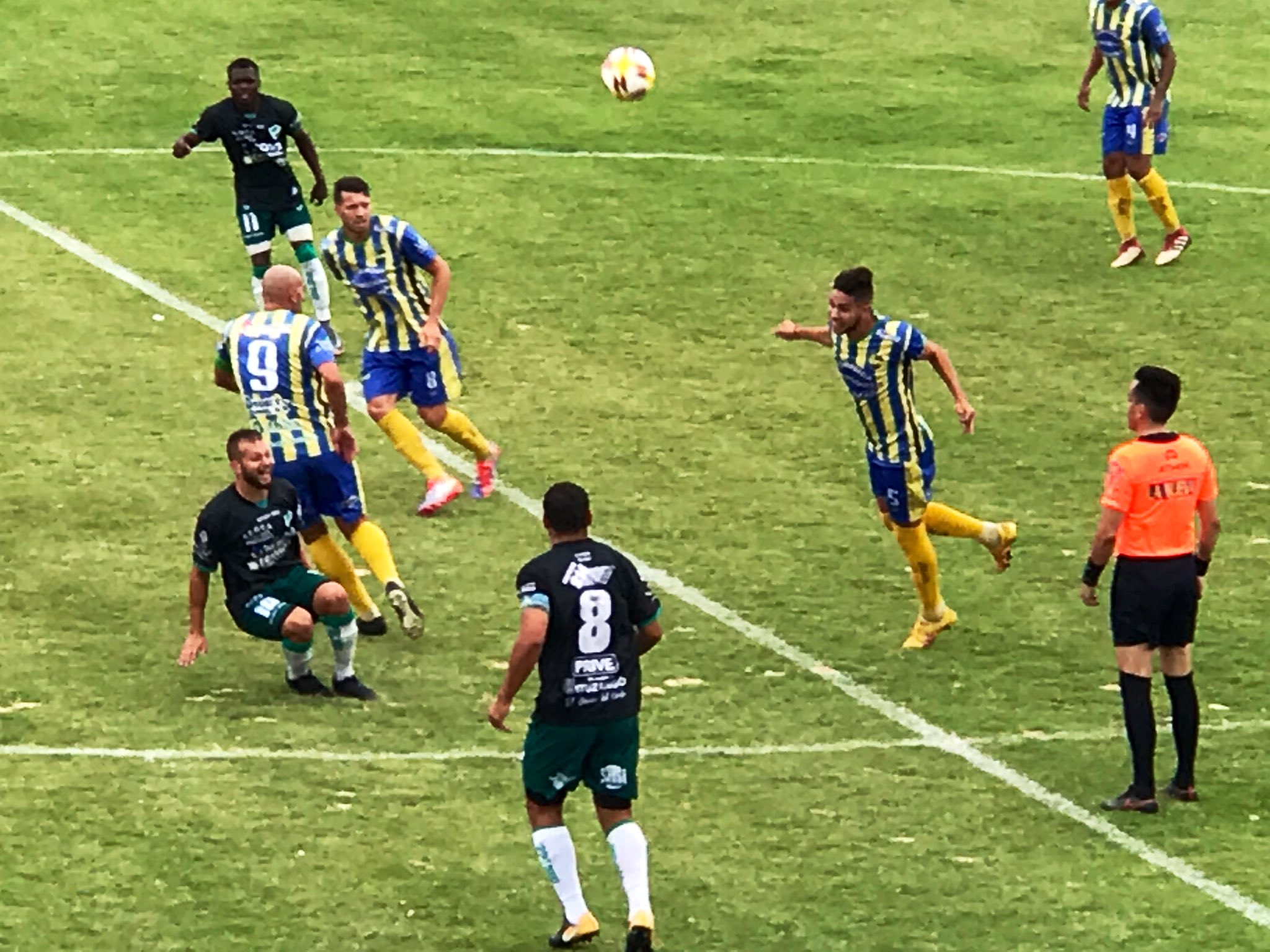 Alem empató y se aleja del sueño del Reducido