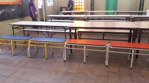 Se entregó nuevo mobiliario para 13 escuelas