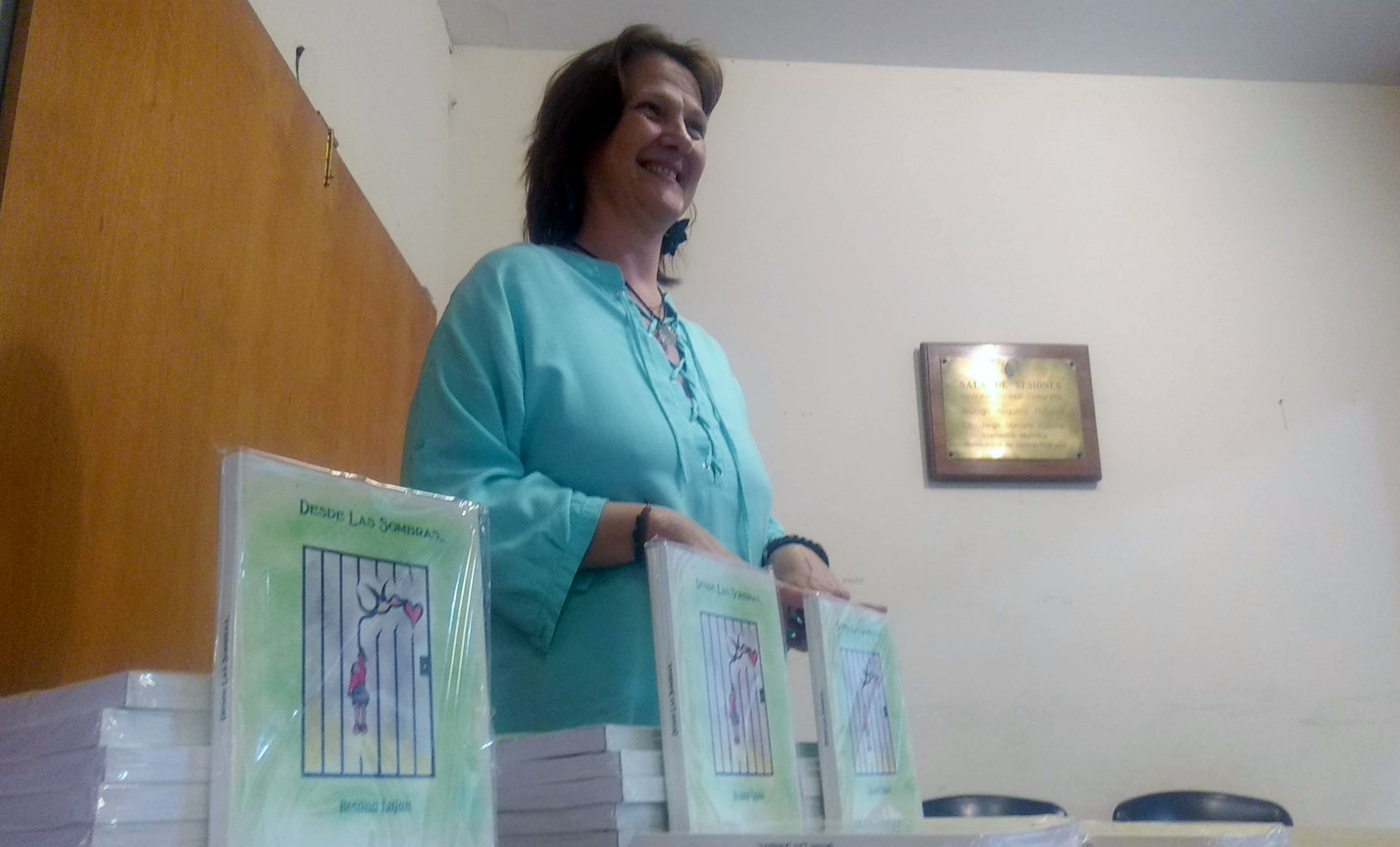 Rosana Deza presentó "Desde las Sombras", una historia de la vida carcelaria