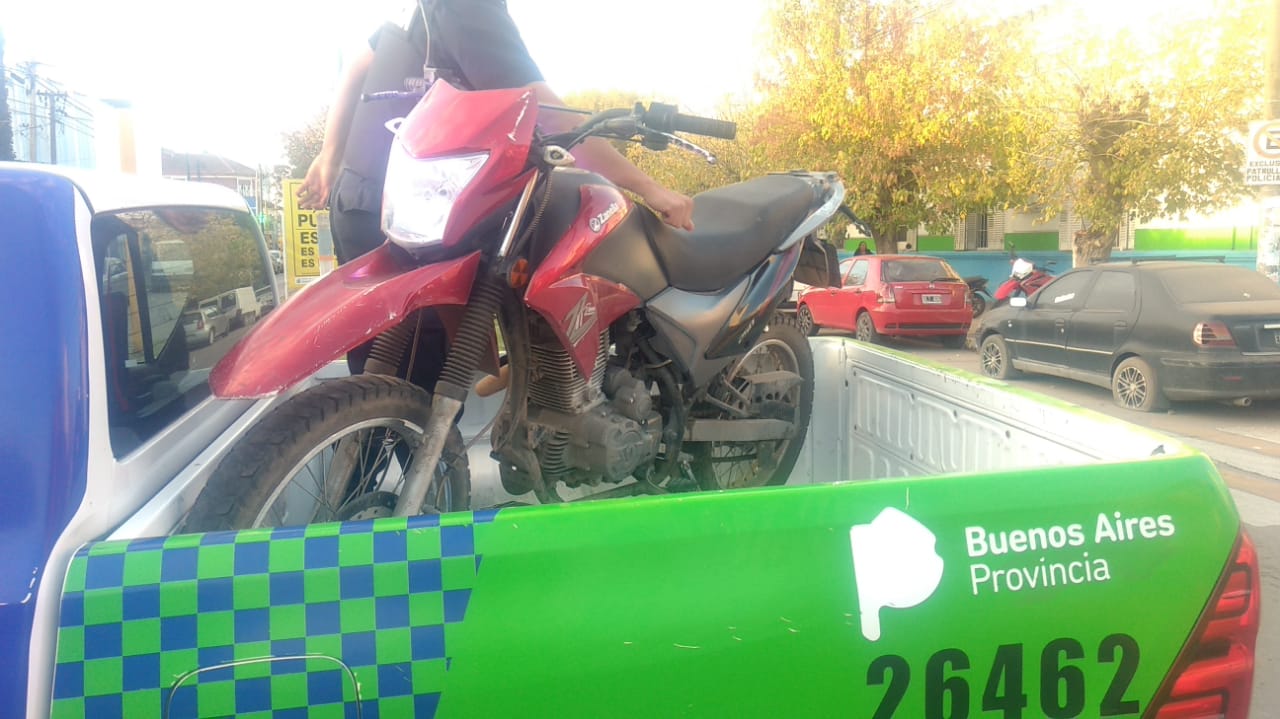 Dos hombres se cayeron de una moto en Ruta 7
