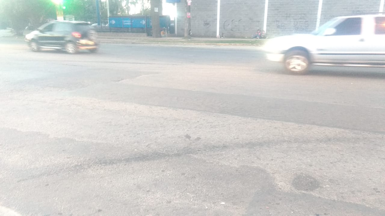 adolescentes-heridos-moto-camion-carrefour-1